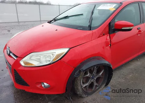 2014 Ford Focus Se z USA, uszkodzony, nr VIN 1FADP3F24EL235374